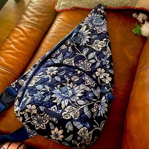 Gently used Vera Bradley bag, in excellent condition.